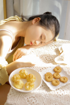 打肿臂缝坐不下高脚凳